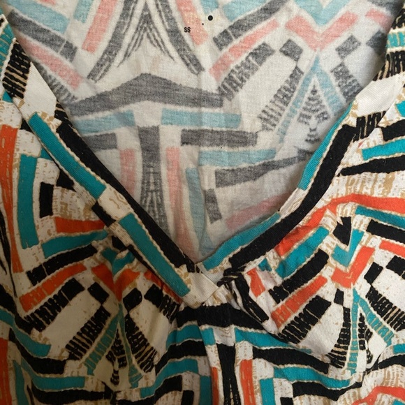 Rich earthy-toned geometric sleeveless Blouse. Size 2x. Soft & comfortable. - Picture 3 of 4